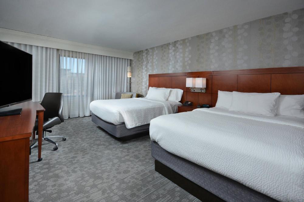 Queen Room with Two Queen Beds interior
